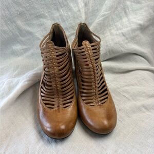 Miz Mooz Tan Strappy Leather Heels Womens Size 9